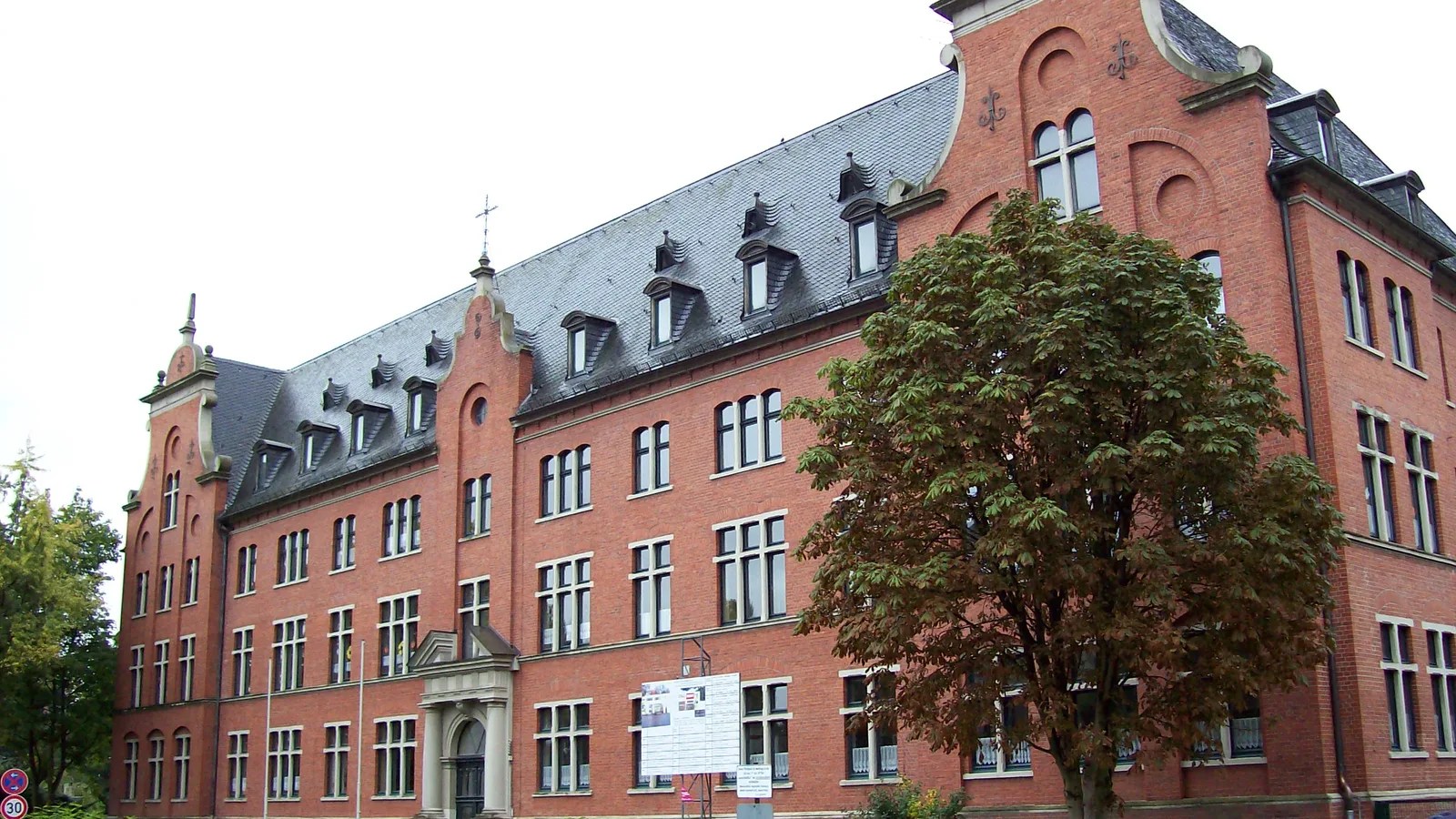 Die Clemens-August-Schule in Brühl, in der Brühl Inklusiv e.V. sein Büro hat